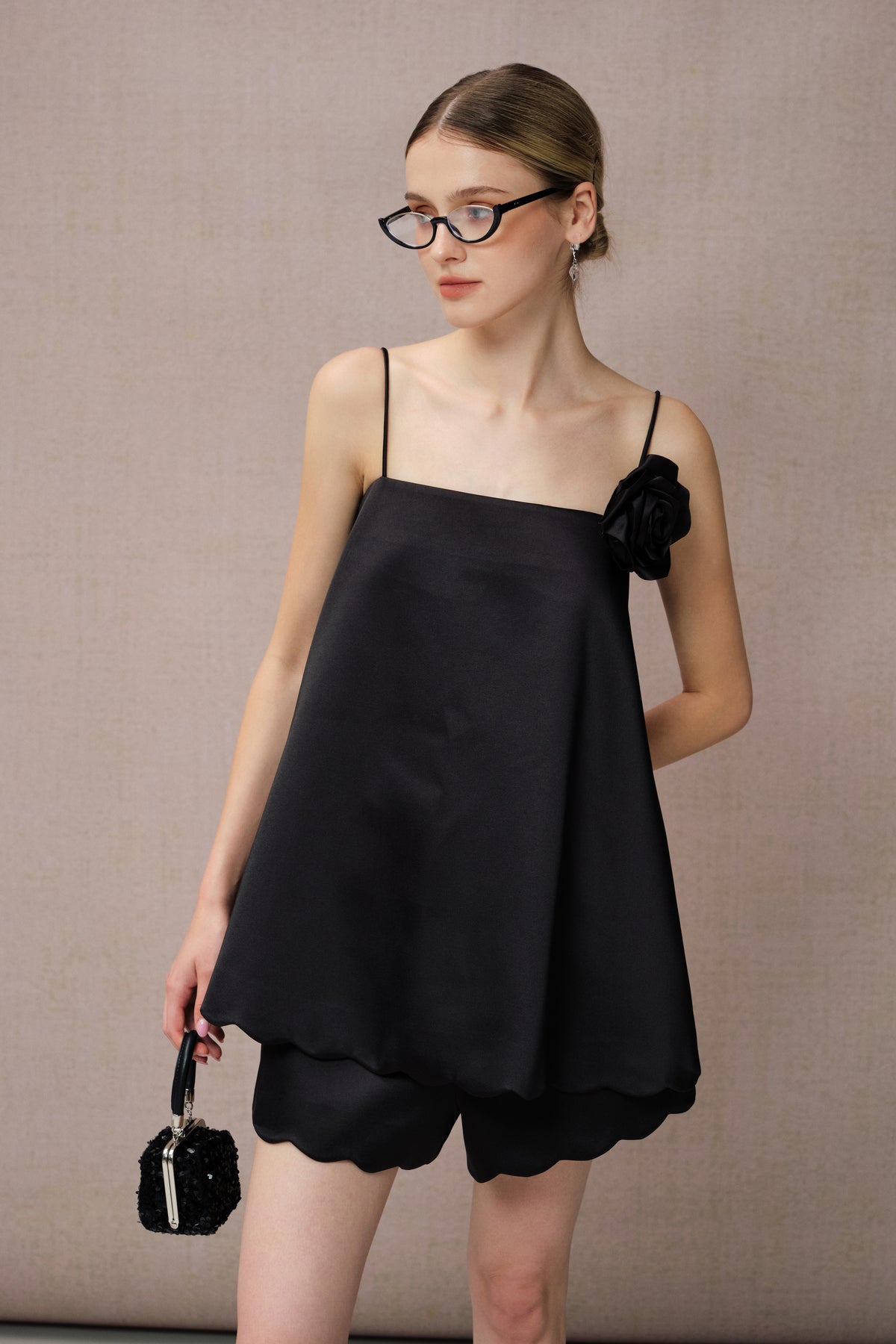BLACK WAVY EDGE SATIN SHORTS