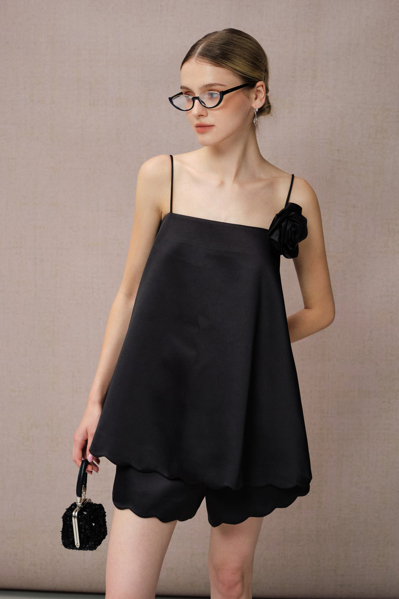 BLACK WAVY EDGE SATIN SHORTS